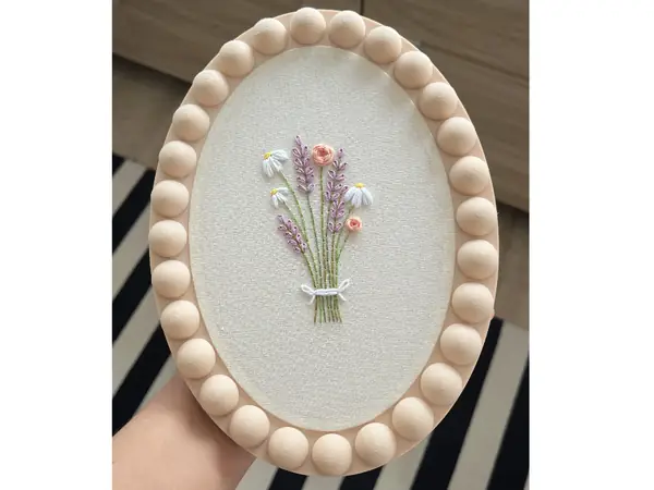 Moldura para tecido bordado