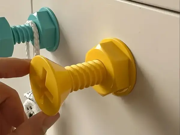 Wandhaken im Schraubendesign