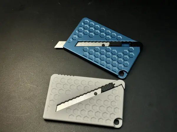 Credit Card-Sized Utility Knife - 9mm Blades