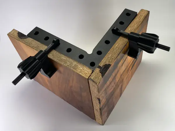 Corner clamp