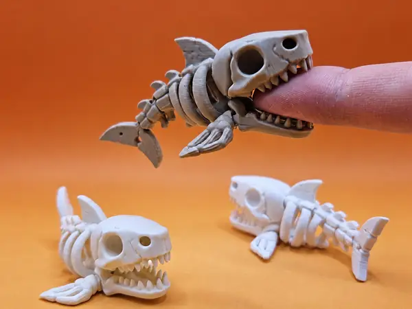 Skully - Articulated Flexi Skeleton Shark Keychain