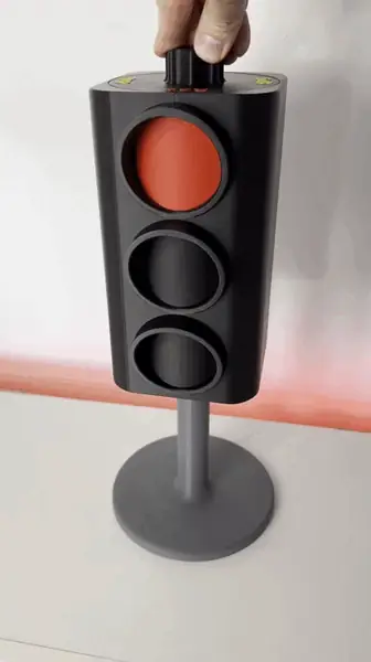 Traffic light with rotating function