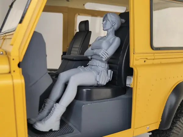 Girl Lara type sitting for rc scaler/crawler 1:10