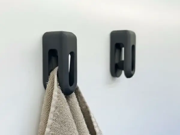 SELF-LOCKING HANGER