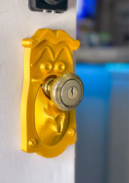 Alice in Wonderland Doorknob