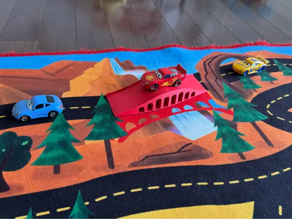 Curved Road Bridge for 1:55 Die-Cast Cars