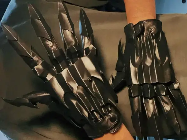 Gauntlets for leather gloves