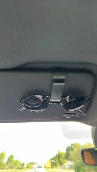 Brillenhalter für das Auto, Sonnenblende / Glases holder for the car, sun visor.