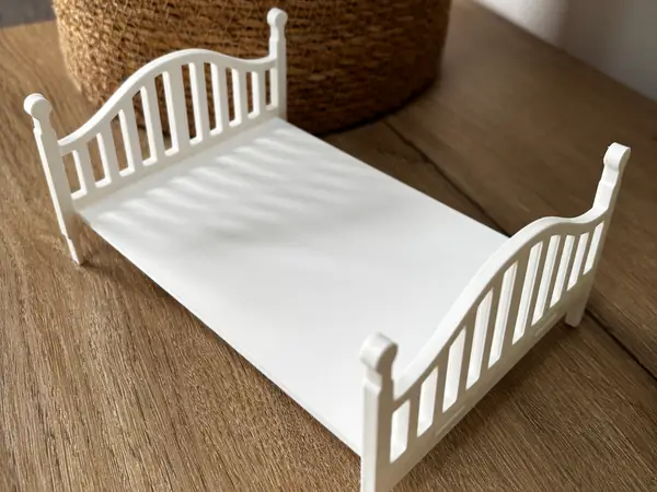 Mini Bed / Lit pour poupée