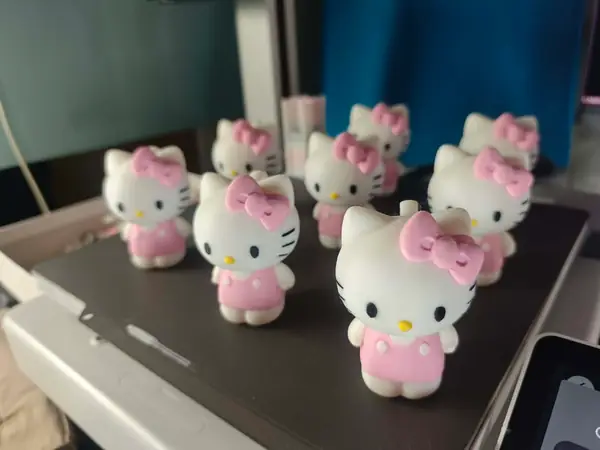 HELLO KITTY  KEYCHAIN