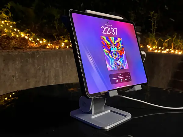 Adjustable Tablet Stand - Swan