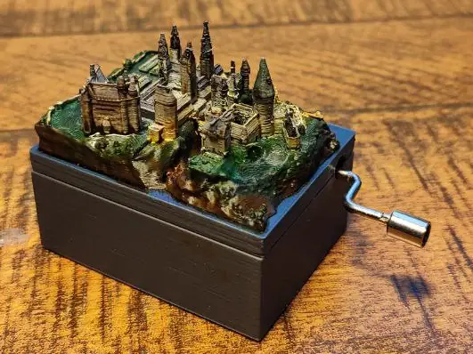 Hogwarts Music Box – A Magical Melody in Miniature