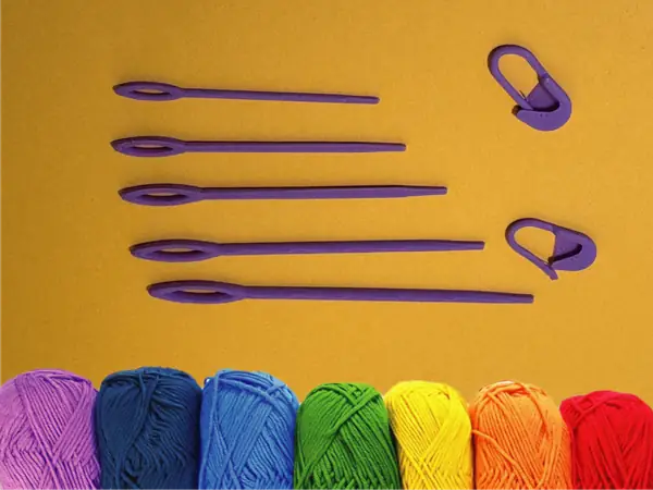 stitch marker and wool needles (60 to 100mm)