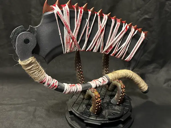 Bloodborne - Old hunter's saw and stand