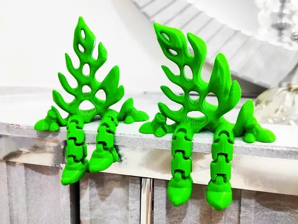 Playful Christmas Tree with Flexi Legs !