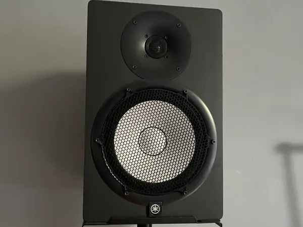 Yamaha HS8 Grill