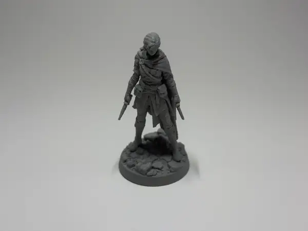 Female Rogue - Cloaked Twin Daggers RPG Mini 50mm