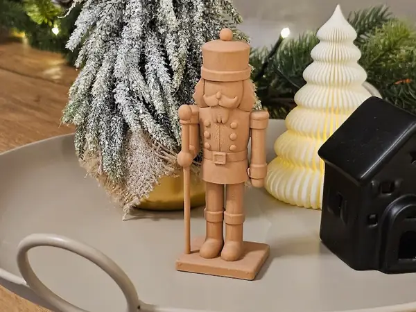 Minimalistischer Nussknacker (Weihnachtsfigur)