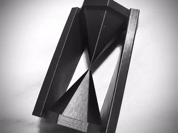 The Hourglass Stood Still... WITHOUT supports?!