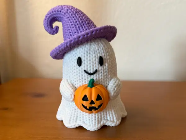 Knitted Halloween Ghost
