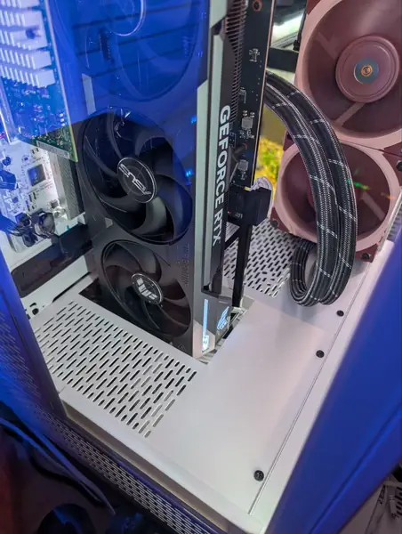 Thermaltake Tower 500 - Bigger GPU Clearance
