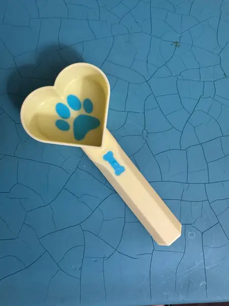 Quarter Pawtion – Adorable 1/4 Cup Dog Food Scoop
