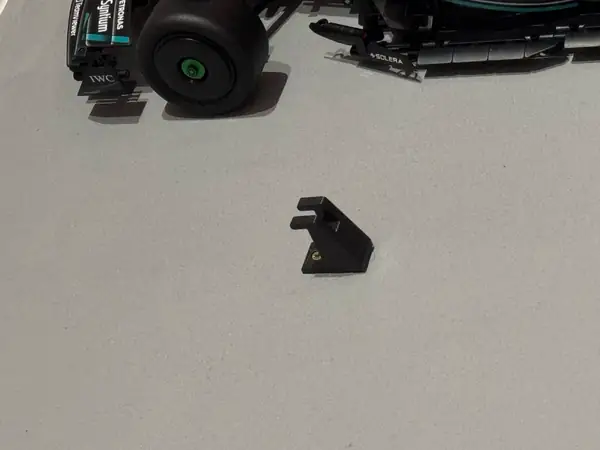 Lego Technic Ferrari SF-24 F1 (42207) wall mount