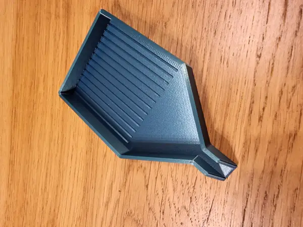 Diamond painting tray with funnel in the middle