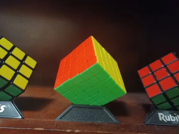 Simple Rubiks Cube Stand