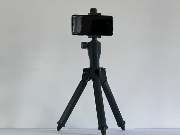 Tripod for Phones (100% 3D-printable)