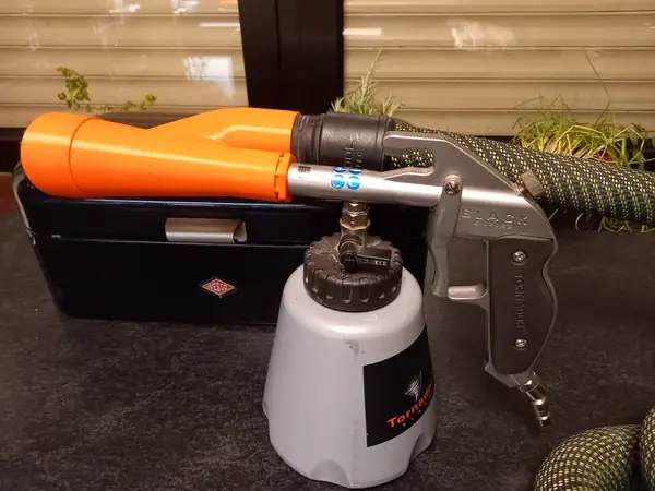 Tornador vacuum cleaner connection