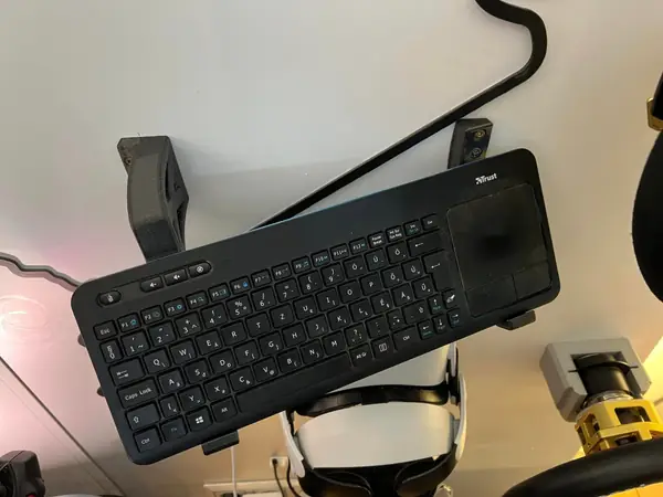 Keyboard wall mount - curved with 20deg