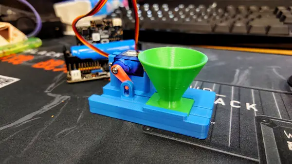 Automatic feeder for fish tank