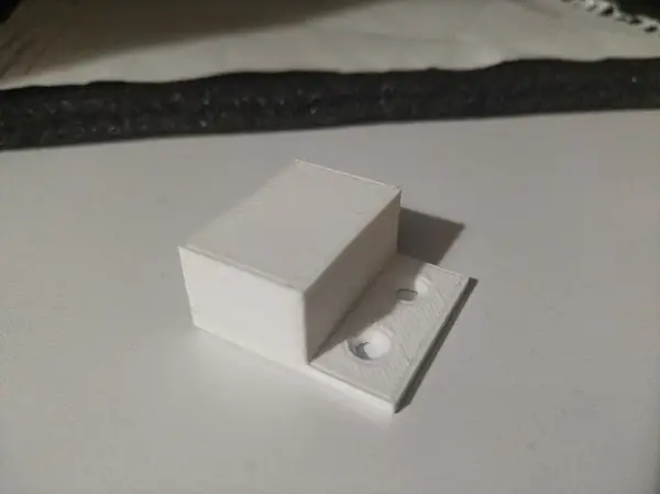 Fasteners for mosquito nets (bottom right corner)