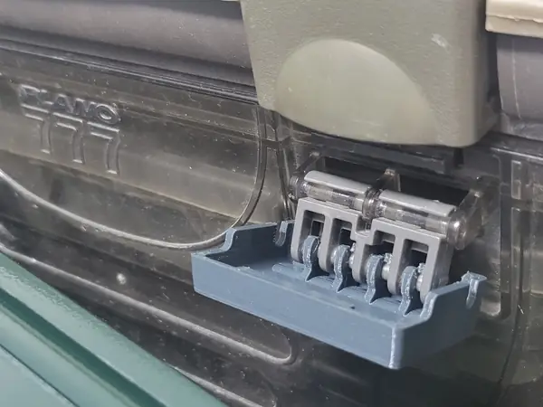 Plano 777 fishing box clamp