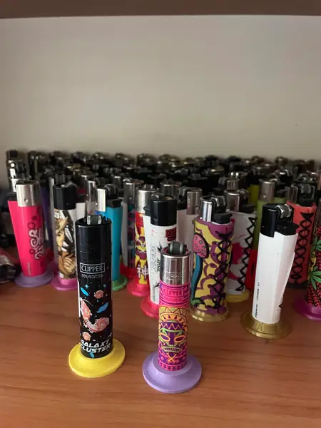 Clipper lighter stand