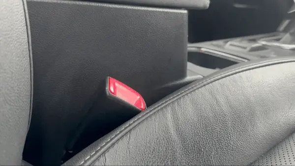 Universal Seat Belt Plug Keychain