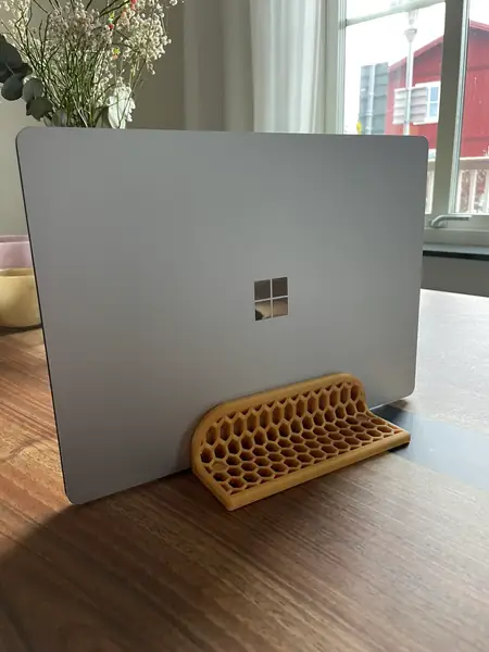Vertical laptop stand 14-32mm