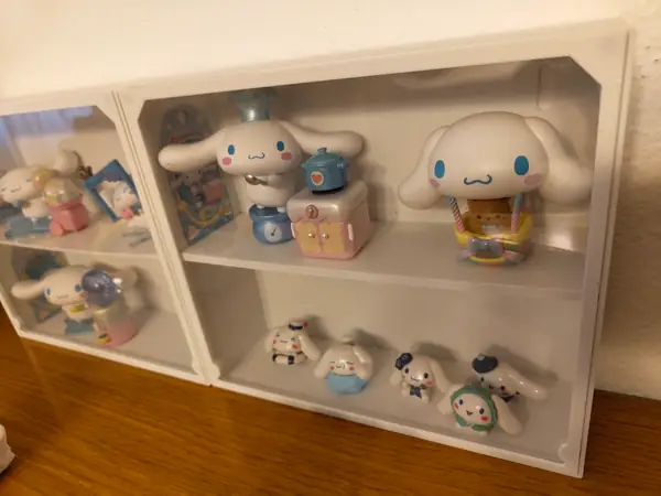 Display box for figurines