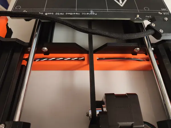 Leitungsführung hinten für Kabel der PSU + Motor Z-Achse rechts - cable management backside for PSU + motor Z-axis right