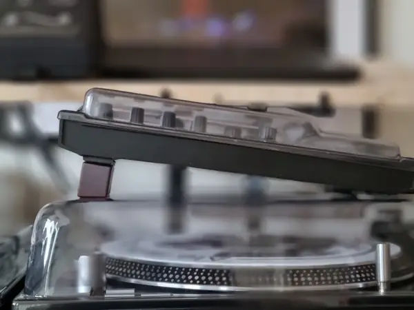 Traktor X1/F1/Z1 mk2 feet. Lift and angled