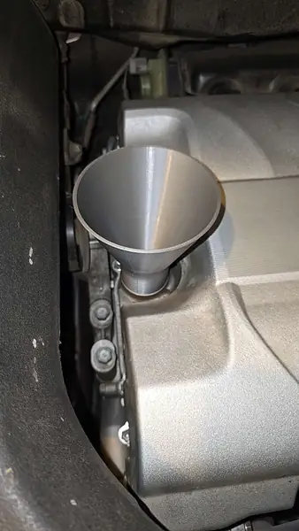 Oil funnel for Toyota cars