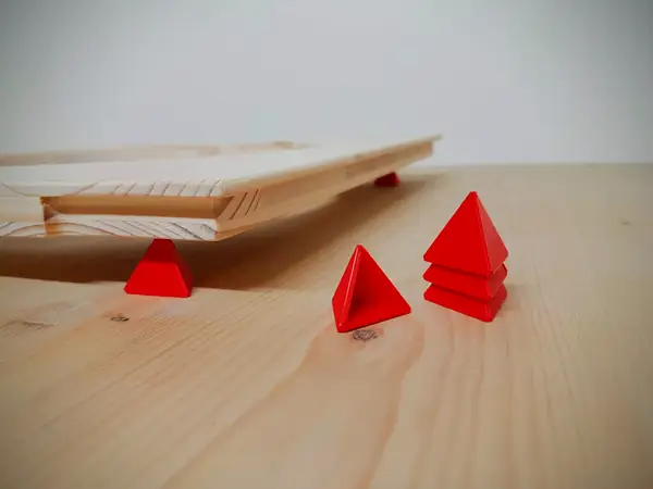 Tetrahedron To Help Surface Treatment | Painters Triangle | Woodworking / Paint Cones