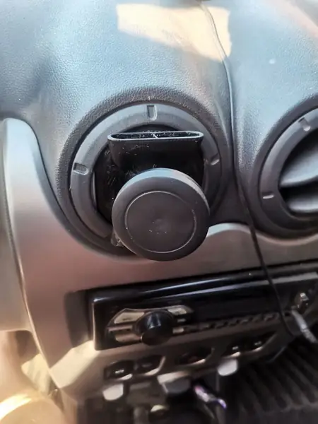 Renault Logan phone holder