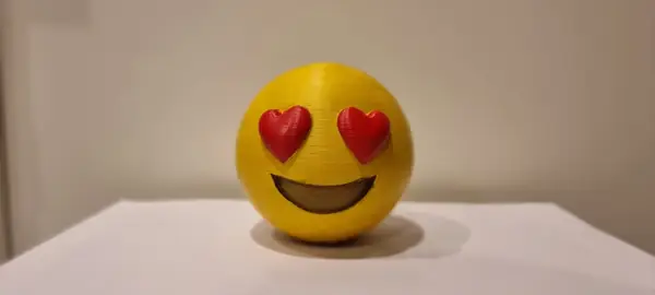 Heart-Eyes emoji decor-decor