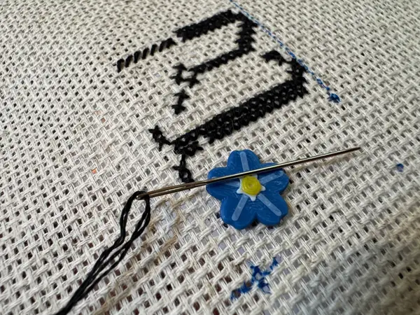 Magnetic Forget-Me-Not Needle Minder for Cross Stitch/Embroidery (layer swap, no MMU/no AMS)